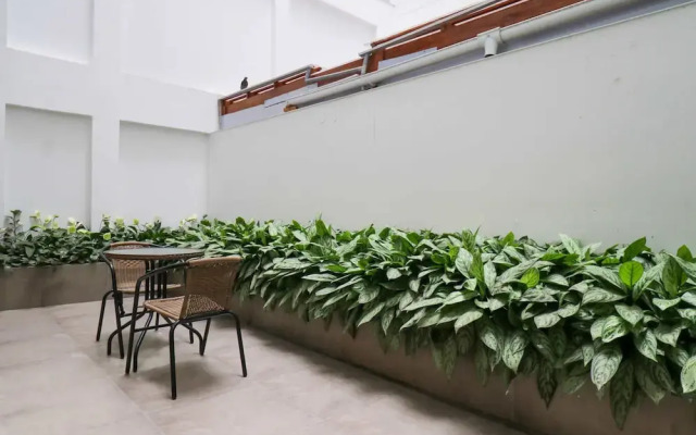 w Monochromatic 2BR w Terrace in Miraflores