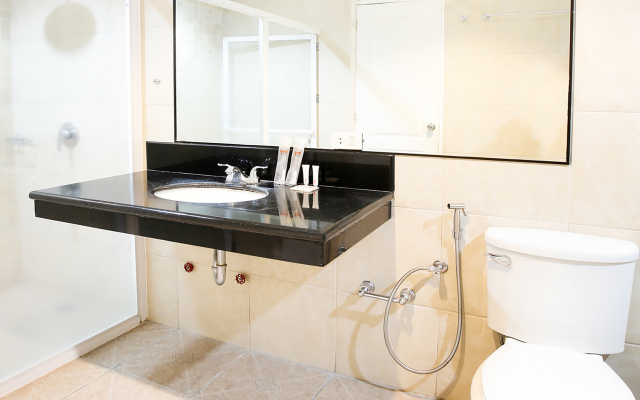 OYO 252 Hotel Euroasia (Vaccinated Staff)