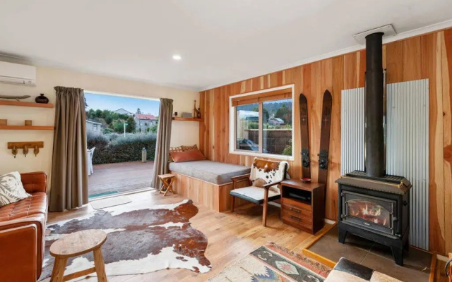 The Purple House - Ohakune Holiday Home with Spa Pool – Guest Rooms – Ohakune