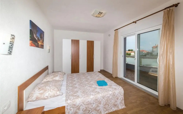 Beautiful Home in Kastel Stafilic With Wifi and 4 Bedrooms