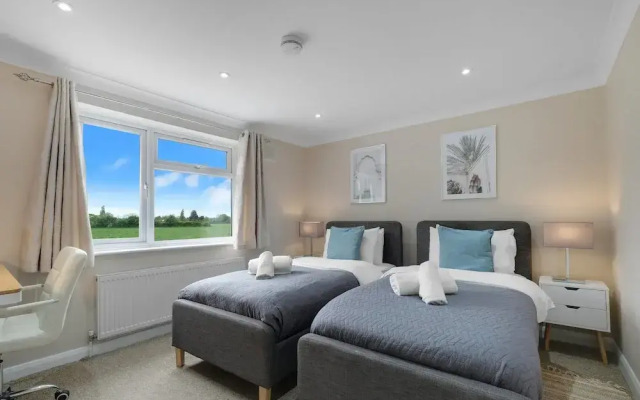Stylish 4 Bedroom Home in Brightside Ave