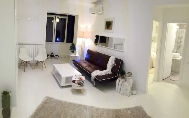 Metropole Apartments Romana Square