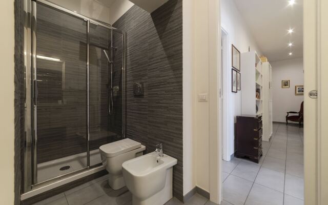 Porta Pia & Villa Torlonia Apartment with Balcony