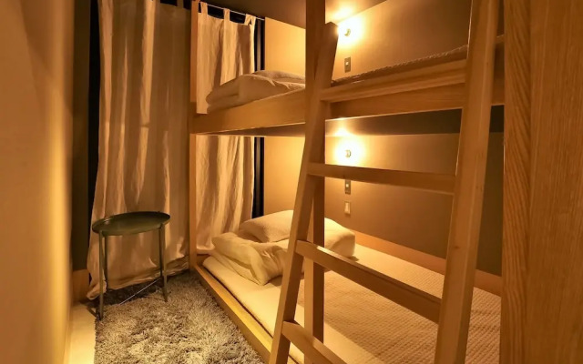 Aet Hotel