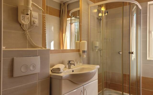 Balaton Colors Beach Hotel