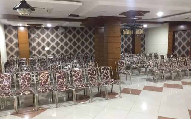 Capital O 18483 Hotel Olive Greens