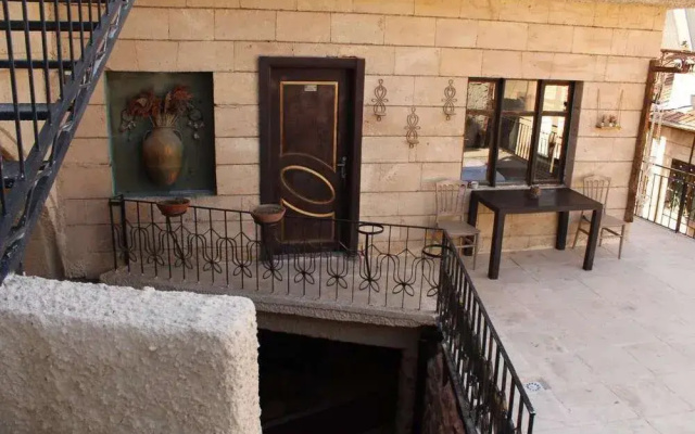Stone Age Hotel