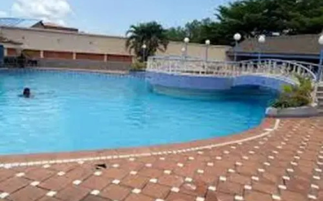 Nelrose Hotel