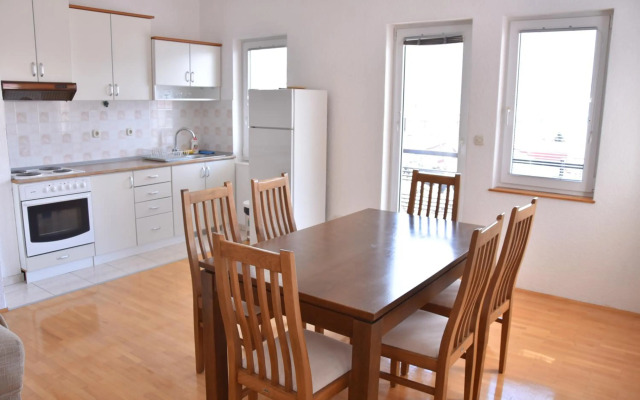 Apartment and Studio Damjan