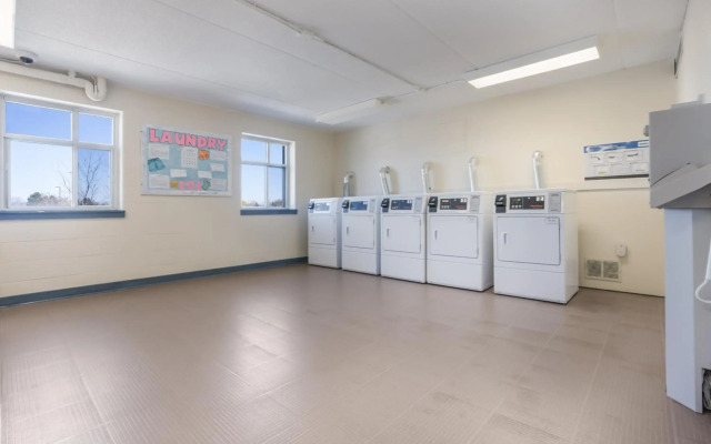 Residence & Conference Centre - Welland