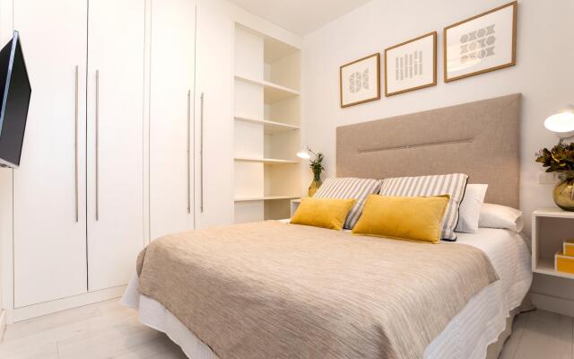 Beautiful one-bedroom apartment near the Cathedral. Zacatin 301