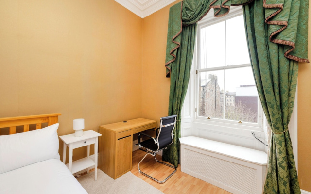 Stylish Southside Flat Near Old Town