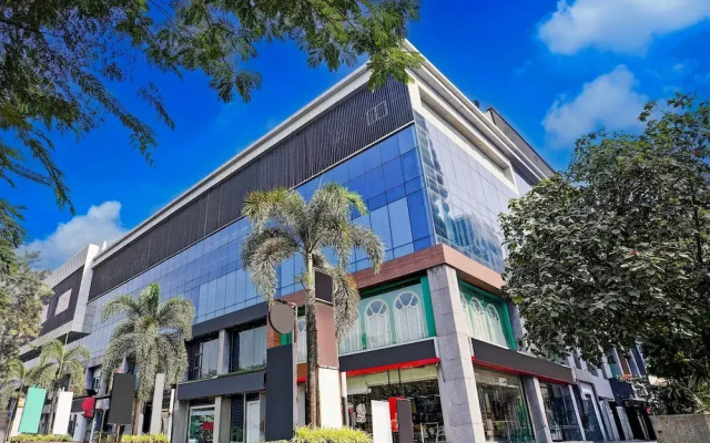 Super Townhouse PBG Mall Vashi