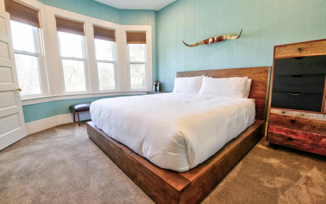 The Groveland Hotel