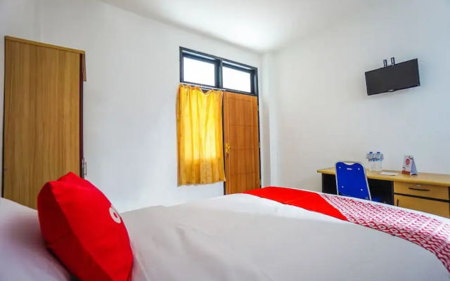 Edward Residence Malalayang by OYO Rooms