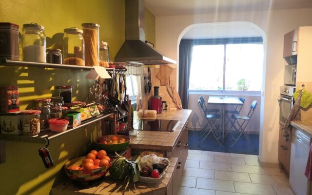 Apartment With 2 Bedrooms in Aix-en-provence, With Enclosed Garden and Wifi - 49 km From the Beach