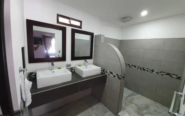 Hotel Blue Marlin - Nightclub & Sports Bar on Site