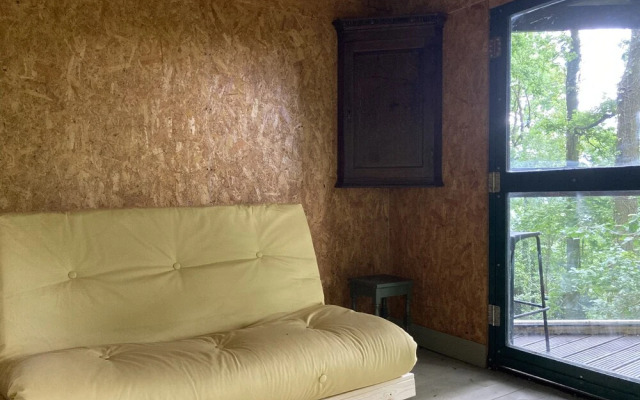 Unique off Grid Tree-house Stay in oak Woodland