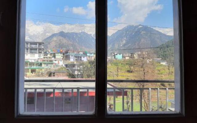 Tushar House Home Stay