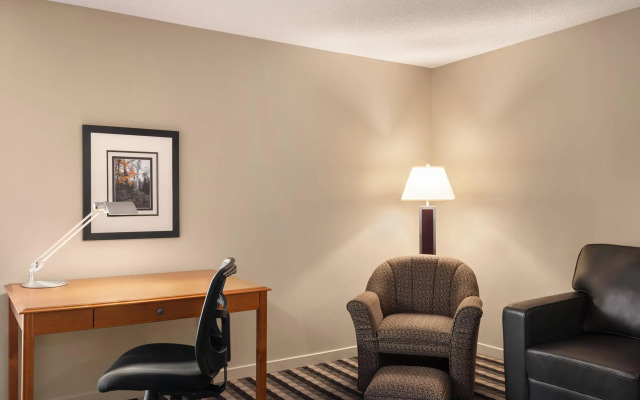 Baymont Inn by Wyndham Farmington