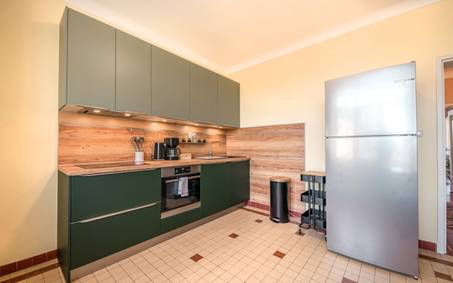 Charming Stay Fast WiFi Full Kitchen