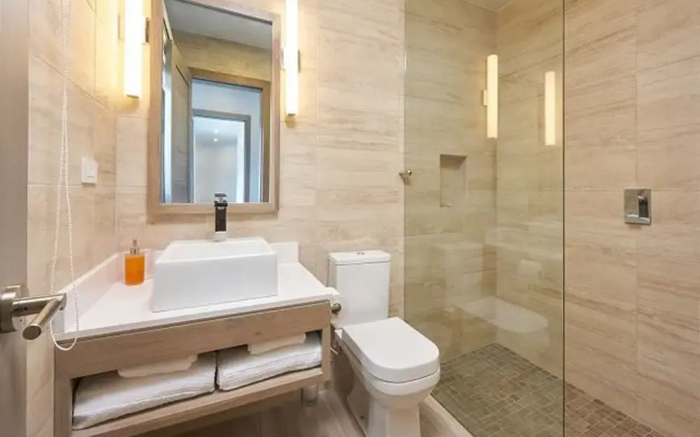 Luxury Villa: Hot Tub: Ocean Views: Fully Staffed