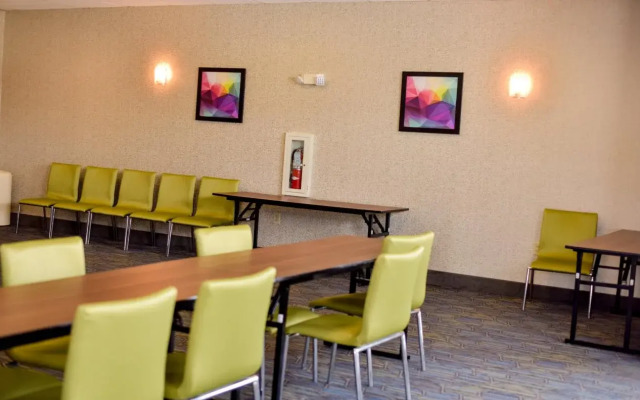 Holiday Inn Express & Suites Maryville by IHG