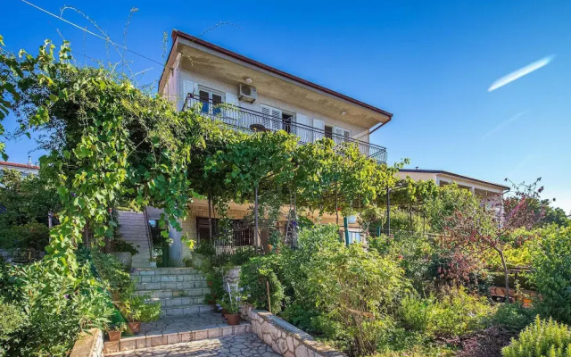 Beautiful apartment in Novi Vinodolski w/ 2 Bedrooms