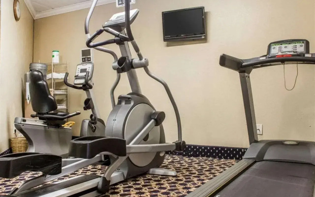 Econo Lodge Darien Lakes