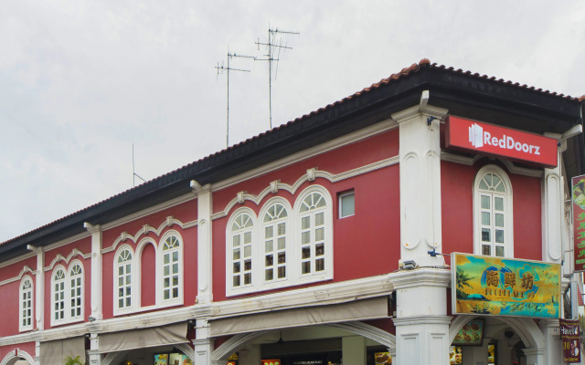 RedDoorz Hotel near Marine Parade Central (SG Clean Certified)