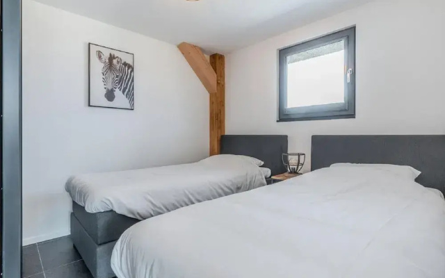 Chic Thatched-roof Stay