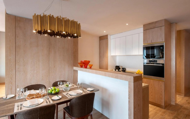 The Bentley Luxury Hotel and Suites