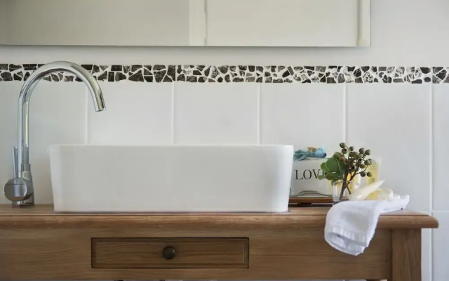 Boatshed Villa Green Door