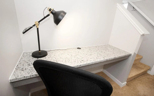 Cheerful 4 Bedroom Townhouse With Parking Wifi