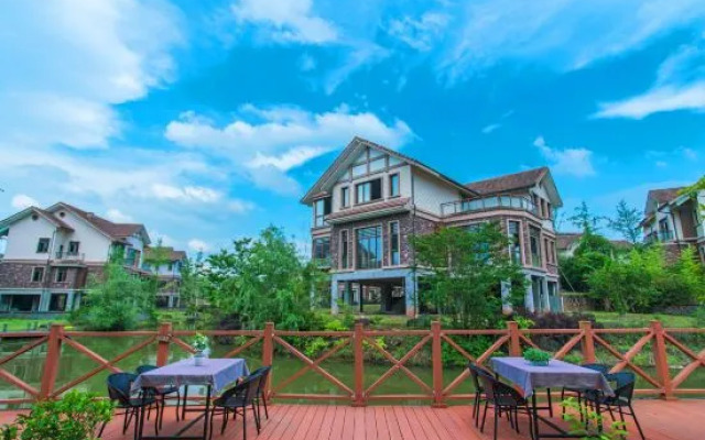 Wuyi Shanshuizhuang Inn