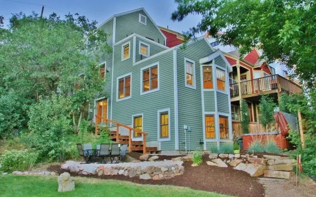 Park City Ontario Manor