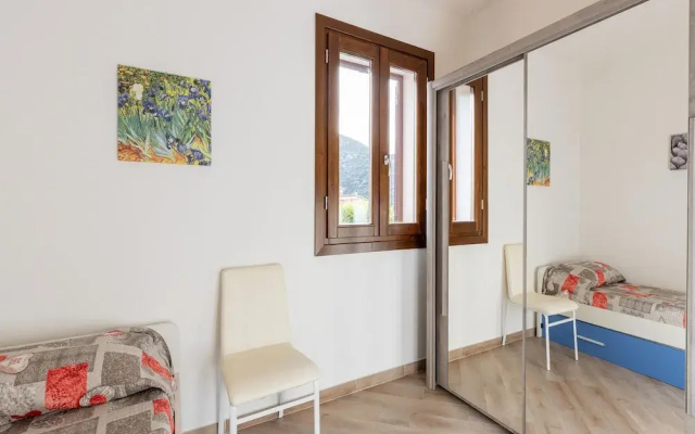 Air-conditioned Apartment With Private Parking