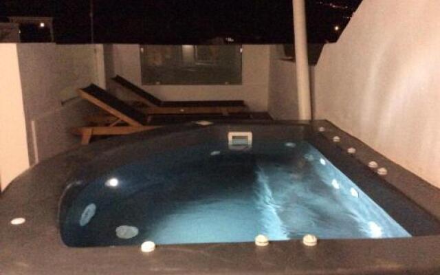Almyra Oia Suites