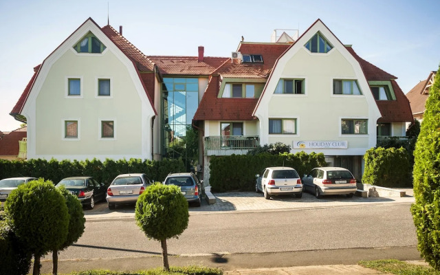 Holiday Club Apartman Hotel