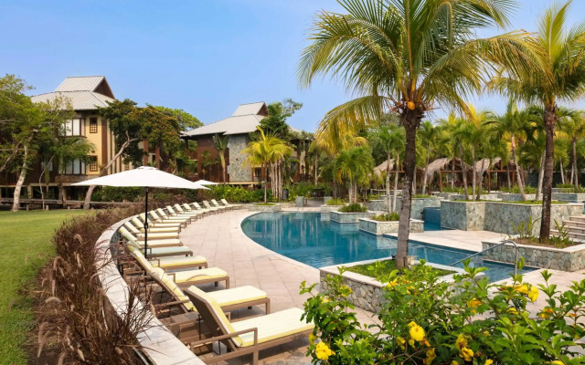 Indura Beach & Golf Resort, Curio Collection by Hilton