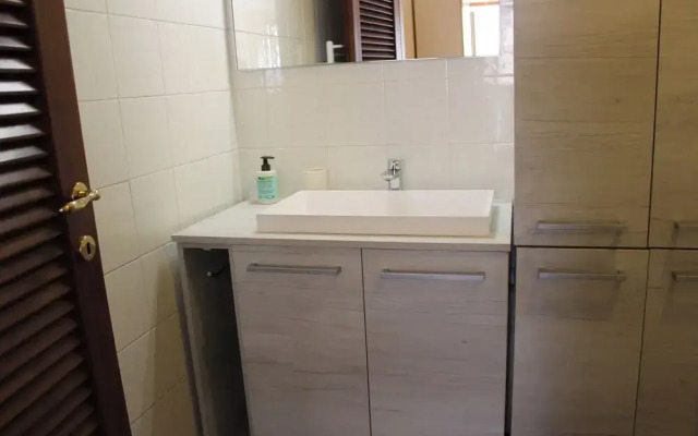 Suite Carla Cozy Apartment in Petrasanta Center