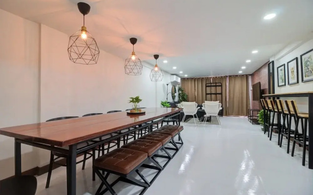 Bangkok Watergate Townhouse