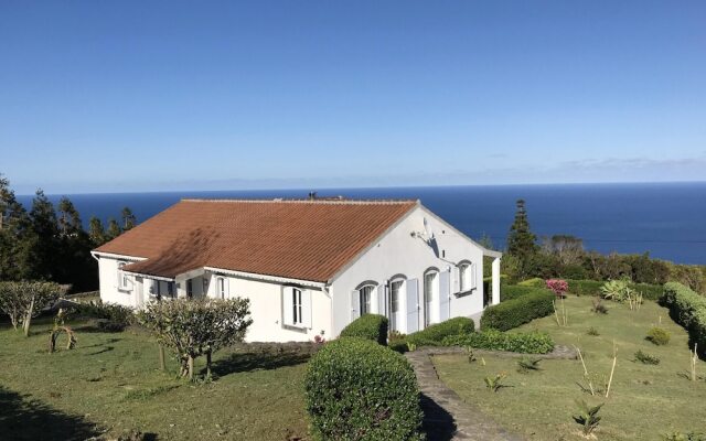 House with 2 Bedrooms in Caveira Das Flores Azores, with Enclosed Garden And Wifi - 7 Km From the Beach