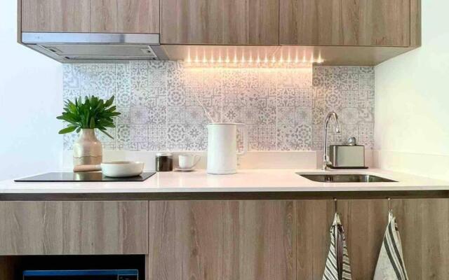 La habana 54 with large balcony and pool view!