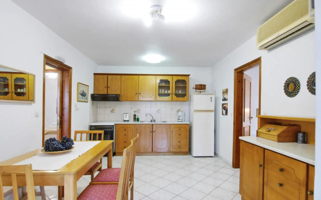 Rouladina Apt 4 in Stalos