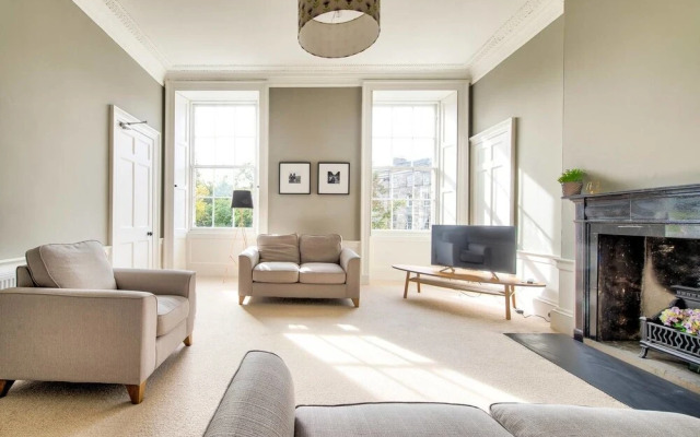 JOIVY Bright and Spacious 4-bedroom Apart in Stockbridge