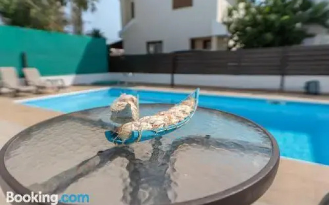 Sun & Sand Private Villa with on demand heated pool