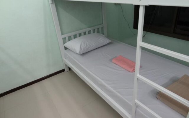 Khaosan River Inn Hostel