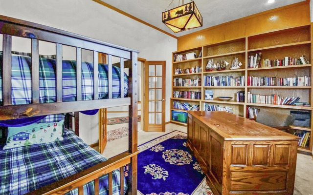Mountain View Ski Lodge 5 Bedroom Townhouse