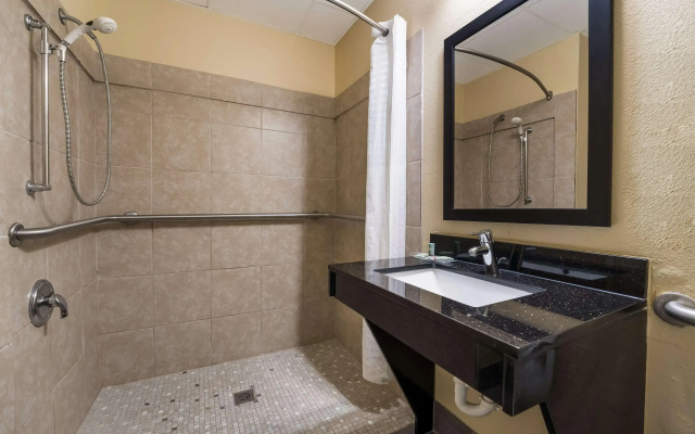 Best Western Bradbury Inn & Suites